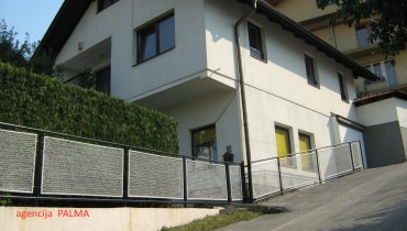 Kuća sa garažom i baštom N.sarajevo